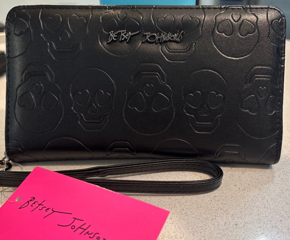 NWT Betsey Johnson Black Skull Skeleton Embossed Wallet Wristlet Zip Around $58